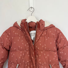 Charger l'image dans la galerie, Manteau d'hiver long rose avec fleurs Deux par Deux