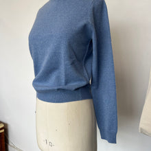 Charger l'image dans la galerie, Chandail House of Liberty col roulé bleu *Nouvelles tailles*