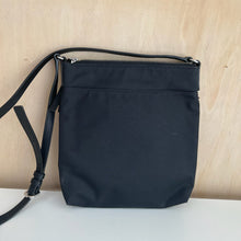 Charger l'image dans la galerie, Sac en nylon messager Marc Jacobs