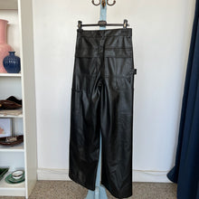 Charger l'image dans la galerie, Pantalon faux cuir Nude