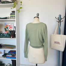 Charger l'image dans la galerie, Chandail Rocio Surplice Anthropologie