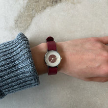 Charger l'image dans la galerie, Montre 26mm bracelet rouge Chikiboom