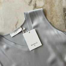 Charger l'image dans la galerie, Blouse évasée satin enver Beatrice