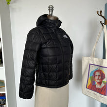 Charger l'image dans la galerie, Manteau à capuchon ThermoBall The North Face