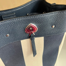 Charger l'image dans la galerie, Sac à main sceau Marti Kate Spade - Les Mal-Aimés ❤️🩹