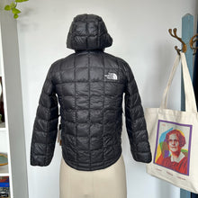 Charger l'image dans la galerie, Manteau à capuchon ThermoBall The North Face