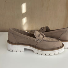 Charger l'image dans la galerie, Chaussures loafers beige Caprice