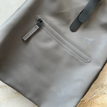 Charger l'image dans la galerie, Sac à dos Rolltop Rucksack Rains - Les Mal-Aimés ❤️🩹