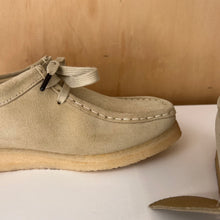 Charger l'image dans la galerie, Chaussures en suédine Clarks