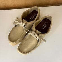 Charger l'image dans la galerie, Chaussures en suédine Clarks