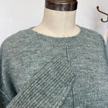 Charger l'image dans la galerie, Chandail tricot doux Legendary Outfiters