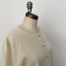 Charger l'image dans la galerie, Cardigan en cachemire House of Liberty crème