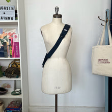 Charger l'image dans la galerie, Sac 8 Hr Sling unisexe MEC Mountain Equipment Company