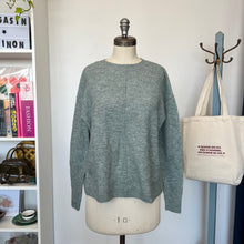 Charger l'image dans la galerie, Chandail tricot doux Legendary Outfiters