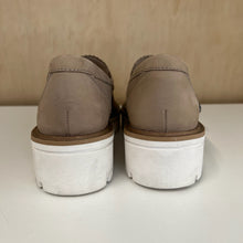 Charger l'image dans la galerie, Chaussures loafers beige Caprice