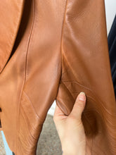 Charger l'image dans la galerie, Veste en cuir id. Collection