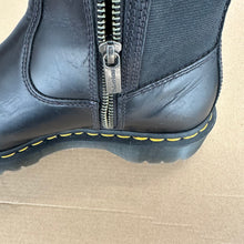 Charger l'image dans la galerie, Bottes en cuir montante Amaayah Dr. Martens - Les Mal-Aimés ❤️🩹