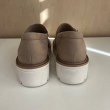 Charger l'image dans la galerie, Chaussures loafers beige Caprice