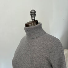 Charger l'image dans la galerie, Chandail House of Liberty col roulé gris *Nouvelles tailles*
