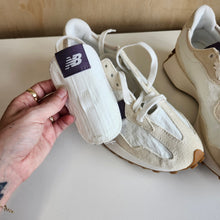 Charger l'image dans la galerie, Chaussures New Balance The Intelligent Choice 327 - Les Mal-Aimés ❤️🩹
