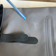 Charger l'image dans la galerie, Sac à dos Rolltop Rucksack Rains - Les Mal-Aimés ❤️🩹