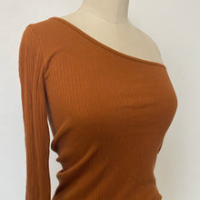 Charger l'image dans la galerie, Chandail asymtrique c'est moi