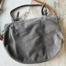 Charger l'image dans la galerie, Sac à main gris en cuir