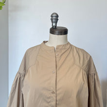 Charger l'image dans la galerie, Chemise beige Massimo Dutti
