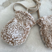 Charger l'image dans la galerie, Mitaines douces avec cordon Deux par Deux bébé molleton