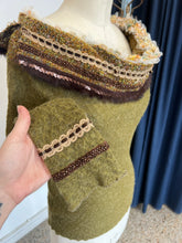 Charger l'image dans la galerie, Chandail vintage épaules dénudées Buffalo David Bitton