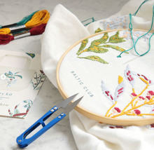 Charger l'image dans la galerie, Ensemble de broderie sac fourre-tout Baltic Club