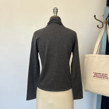 Charger l'image dans la galerie, Chandail col roulé Valentino Miss V
