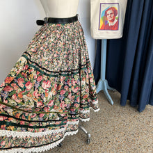 Charger l'image dans la galerie, Jupe fleurie vintage Star