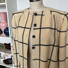 Charger l'image dans la galerie, Manteau vintage en laine Valentino Miss V