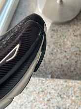 Charger l'image dans la galerie, Chaussures de course sur route Clifton 9 Hoka - Les Mal-Aimés ❤️🩹