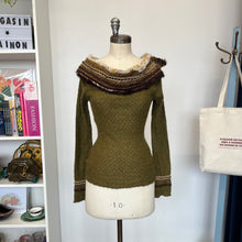 Charger l'image dans la galerie, Chandail vintage épaules dénudées Buffalo David Bitton