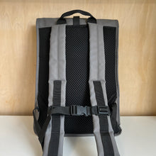 Charger l'image dans la galerie, Sac à dos Rolltop Rucksack Rains - Les Mal-Aimés ❤️🩹