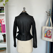 Charger l'image dans la galerie, Veste courte en cuir Yeva Rudsak