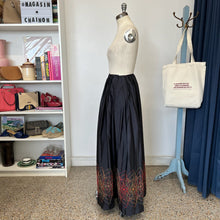 Charger l'image dans la galerie, Jupe fleurie Nadya Toto