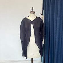 Charger l'image dans la galerie, Veste bleue par-dessus Barbeau