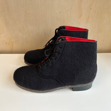 Charger l'image dans la galerie, Bottes vintage en feutre et laine
