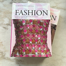 Charger l'image dans la galerie, Livres Taschen Fashion : A history from the 18th to the 20th Century.