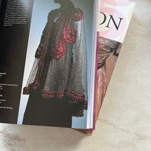 Charger l'image dans la galerie, Livres Taschen Fashion : A history from the 18th to the 20th Century.