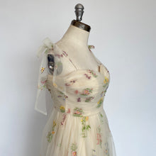 Charger l'image dans la galerie, Robe de soirée broderies florales