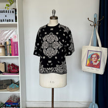 Charger l'image dans la galerie, Chandail à manches courtes iprimé bandana Berenice