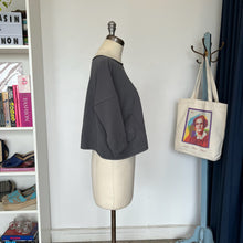Charger l'image dans la galerie, Chandail gris Sarah Pacini