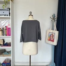 Charger l'image dans la galerie, Chandail gris Sarah Pacini
