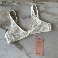 Charger l'image dans la galerie, Soutien-gorge plongeant en dentelle recyclée Eberjey