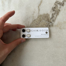 Charger l'image dans la galerie, Duo de boucles d'oreilles inox cuir brun et blanc Chikiboom