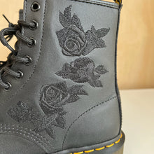 Charger l'image dans la galerie, Bottes 1460 Vonda Mono Dr Martens